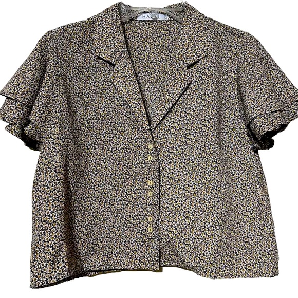 hazel Tops - Cotton Floral Short Flutter Sleeve Button-Up Blouse. Brown & Navy Hued. Size XS.